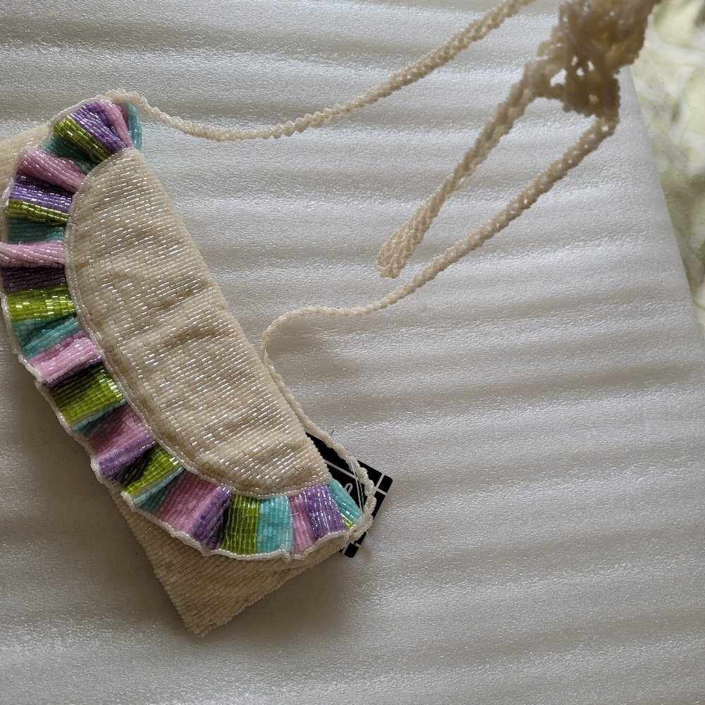 🌺Beaded Ivory & Pastel Purse 👛